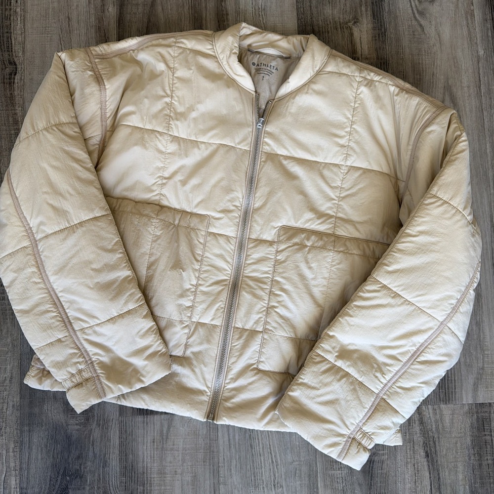 Athleta Evergreen Jacket Tan Size Small Insulated Oversized Quilted Puffer